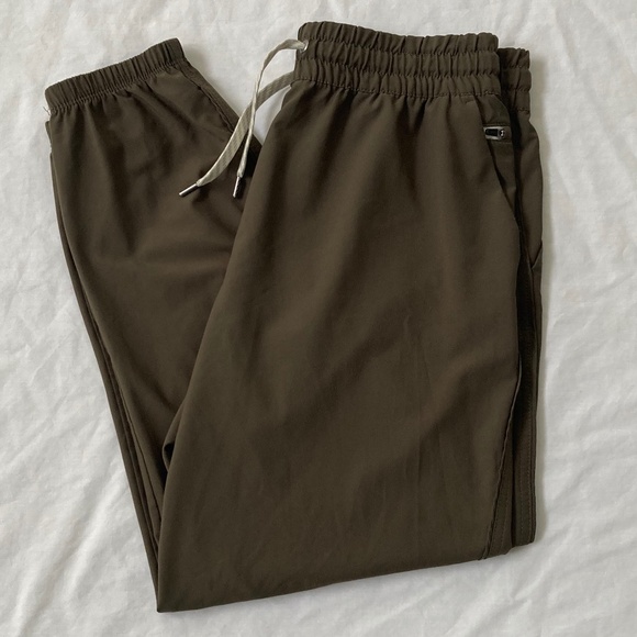 Vuori Pants - Vuori women’s sz M Weekend Jogger